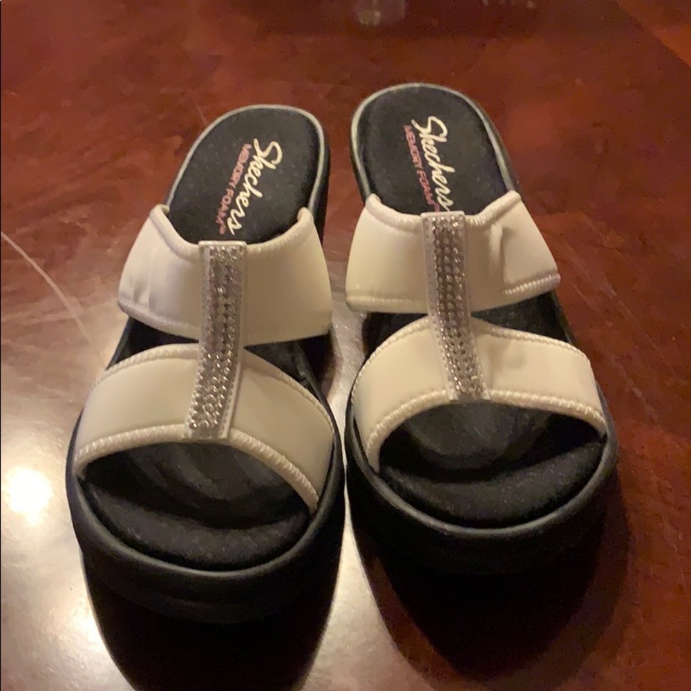 NWOT COMFORTABLE SANDAL WEDGES